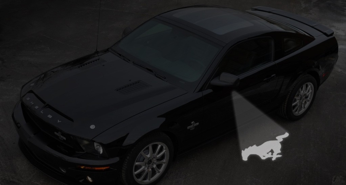 Ford Mustang научился проецировать свой логотип на окружающих