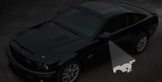 Ford Mustang научился проецировать свой логотип на окружающих