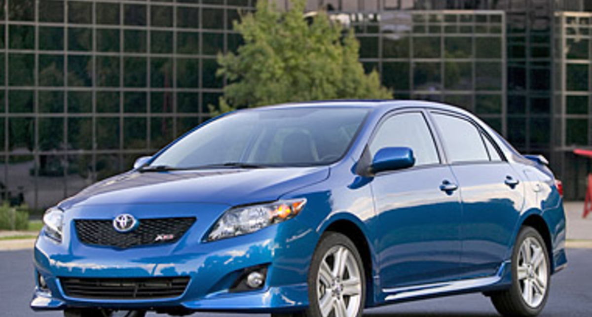 Toyota Corolla стала дешевле и экономичнее