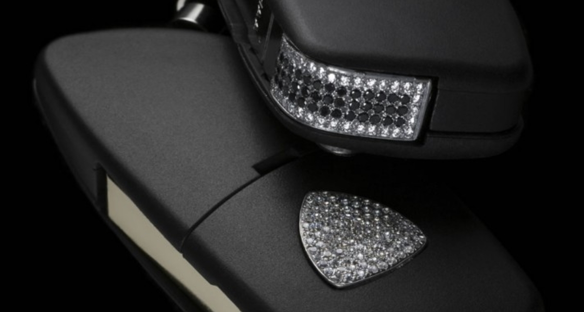 Бриллиантами теперь украшают даже ключи для авто