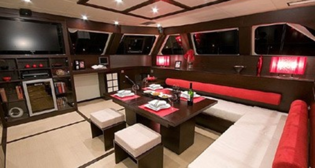 Новинка года - парусная яхта в японском стиле