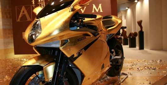 Для гламурных байкеров – мотоцикл, покрытый золотом