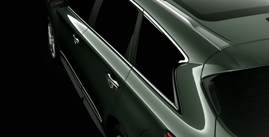 Infiniti засветила новое фото своего большого кроссовера