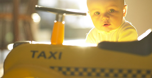 Сразу после родов малыш обеспечил себя транспортом на всю жизнь