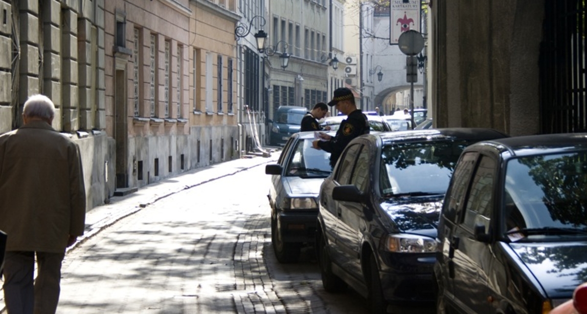 Правоохранитель, чтобы выполнить план, оштрафовал сам себя