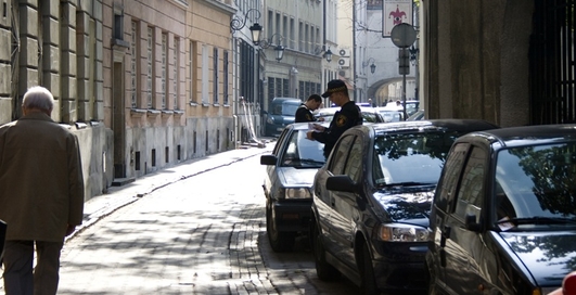 Правоохранитель, чтобы выполнить план, оштрафовал сам себя