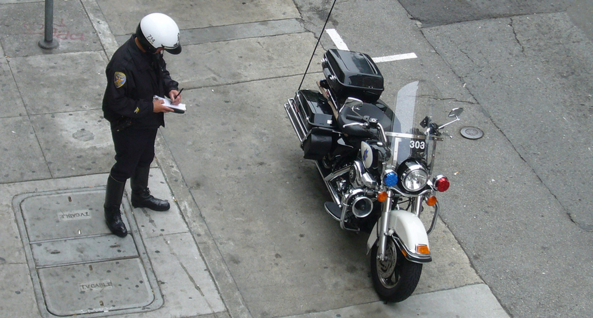 В США штрафы выписывают мертвые полицейские