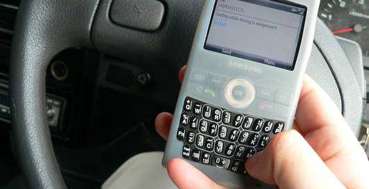 Французы придумали, как пользоваться Facebook и Twitter за рулем