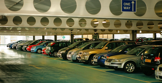 Британские больницы с лихвой зарабатывают на парковках