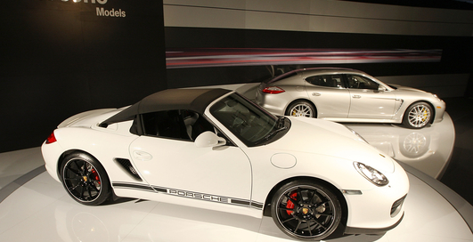 Американские пенсионеры скупают дорогие автомобили