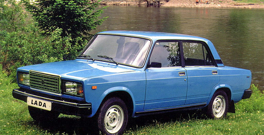 Российский дачник получил "Жигули" за гигантский помидор