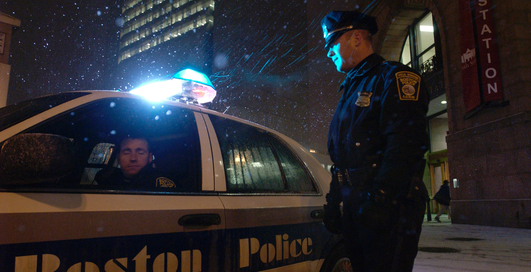 Американские копы начали искать открытые машины