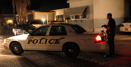 Голая американка удирала от полиции на скорости 205 км/час (видео)