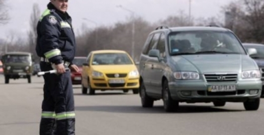 Выдачу прав могут забрать у ГАИ