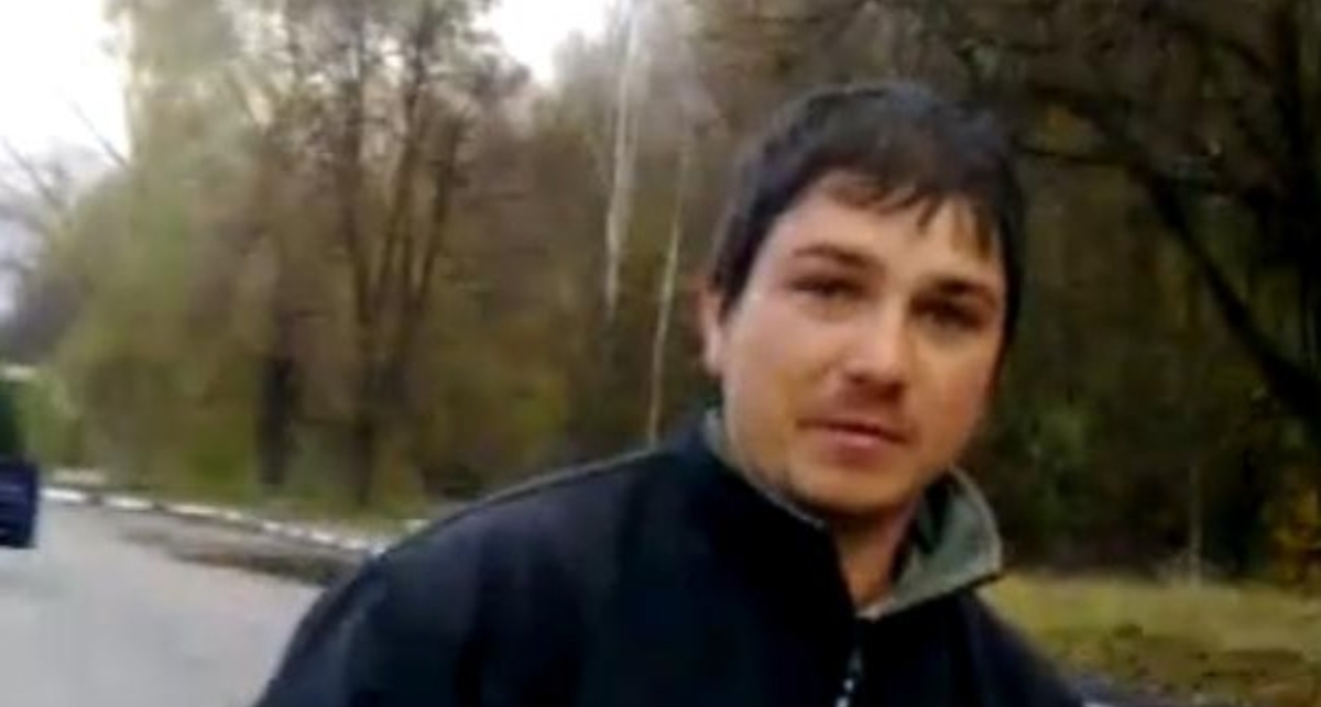 Водитель вместо прав показал гаишникам свои гениталии (видео)