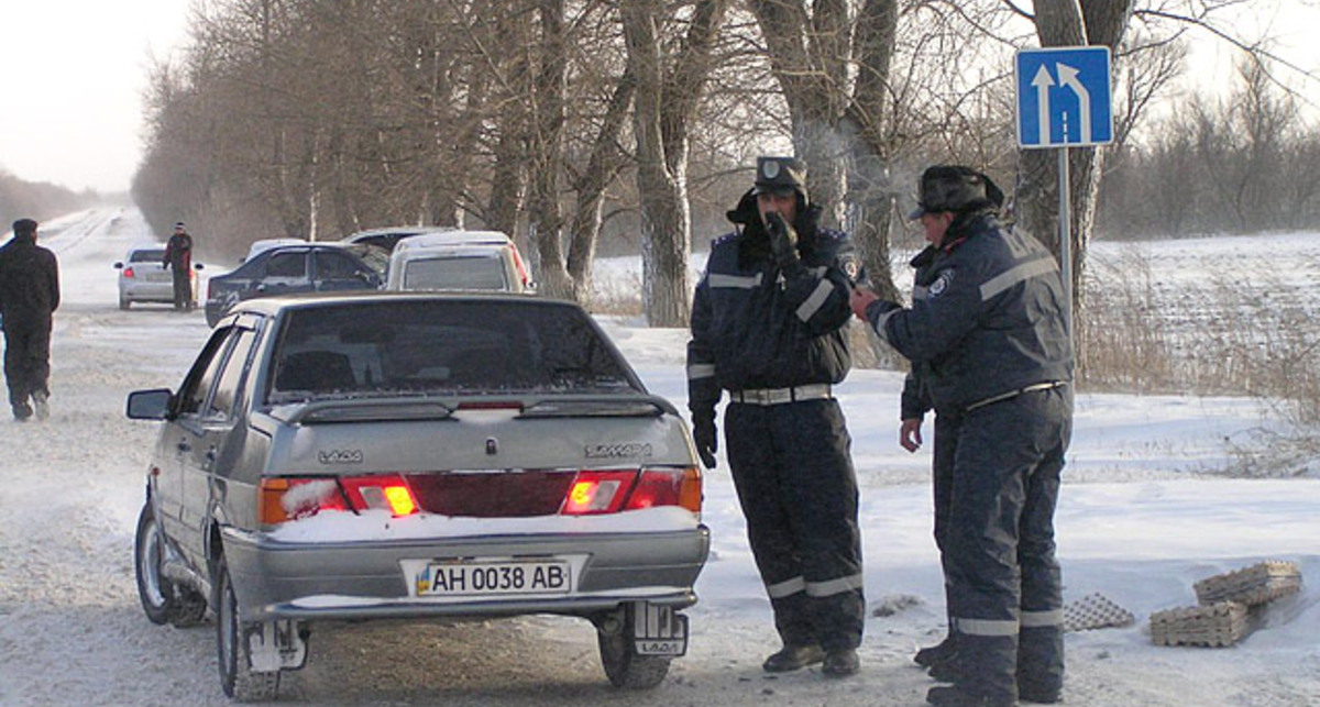 ГАИ рассказала, когда инспектор может стрелять в водителя