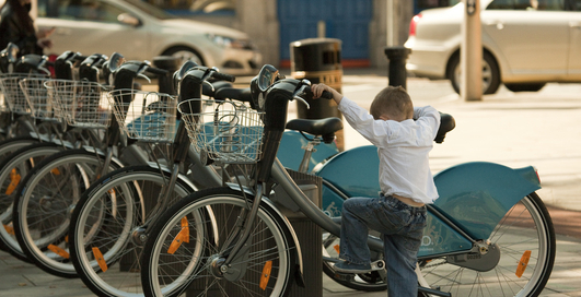 Для велосипедистов готовят водительские права