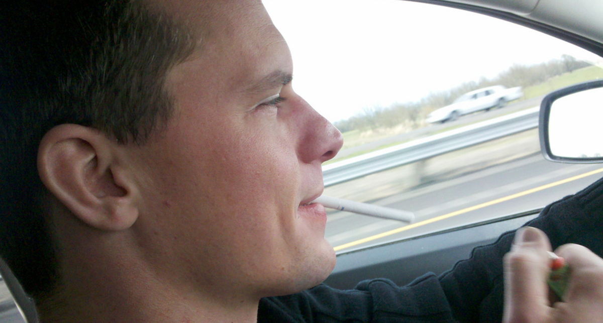 Курение за рулем окажется вне закона