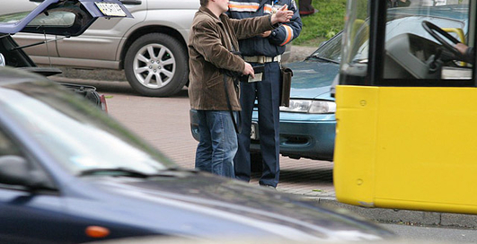 Гаишник может требовать у водителя только три документа