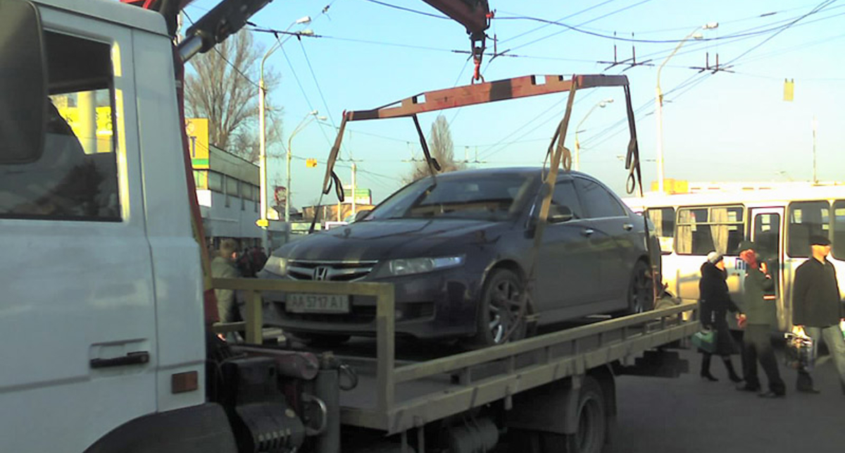 Гаишникам вернули эвакуаторы, но ограничили их использование