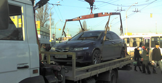 Гаишникам вернули эвакуаторы, но ограничили их использование