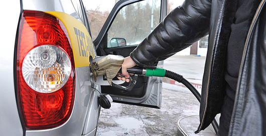 Половина автомобилистов уже не могут покупать бензин