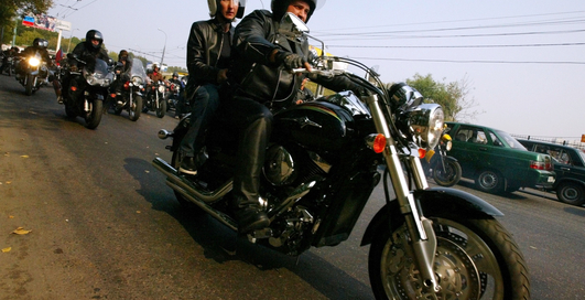 Байкеры могут оглохнуть из-за шлема