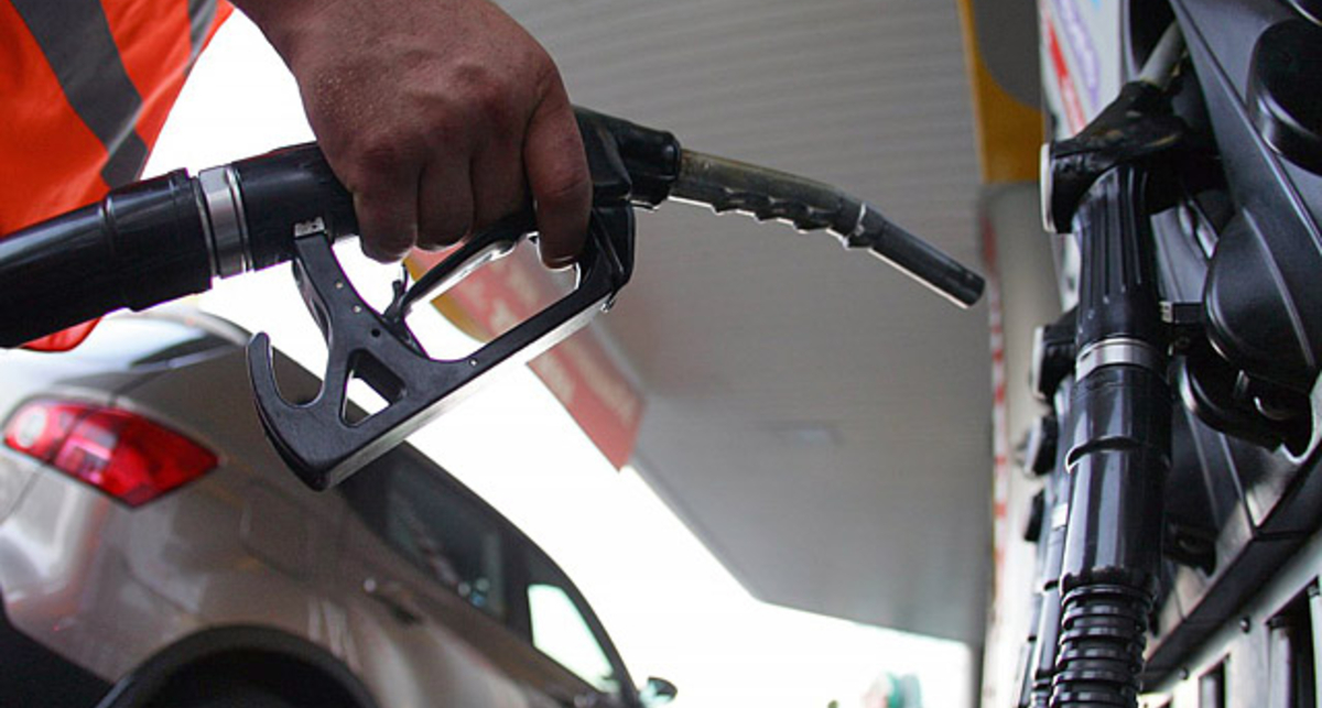 Севастопольские заправщики по ошибке сломали 35 машин