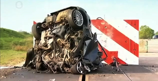 Краш-тест на скорости 190 км/ч! (видео)