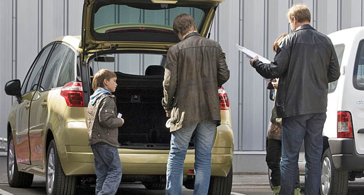 Платных услуг ГАИ стало на 90 меньше