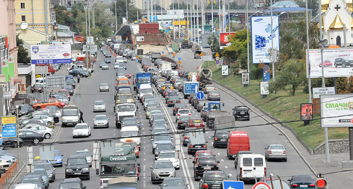 Новые парковки возле метро будут стоить 50 грн. в день