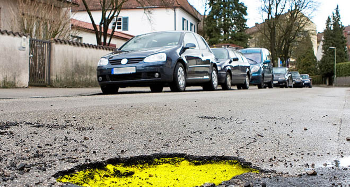 Столичные водители смогут сами чинить дороги
