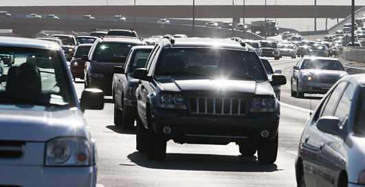 Эстонцам разрешили ездить без прав