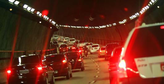 В Бразилии на трассе разбилось 150 машин