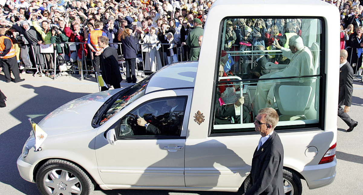 Папа Римский получит кардинально новый автомобиль