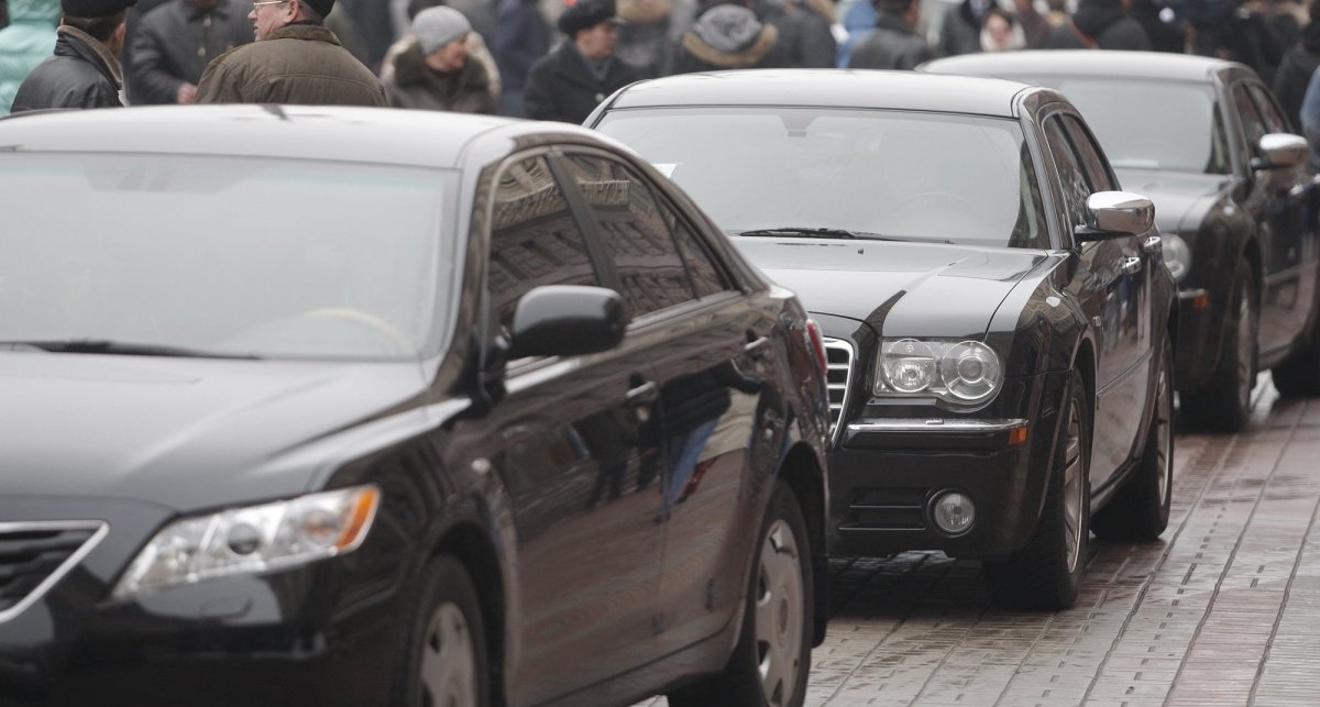 Чиновники не жалеют миллионов на иномарки