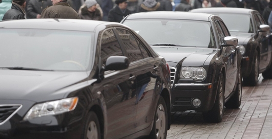 Чиновники не жалеют миллионов на иномарки