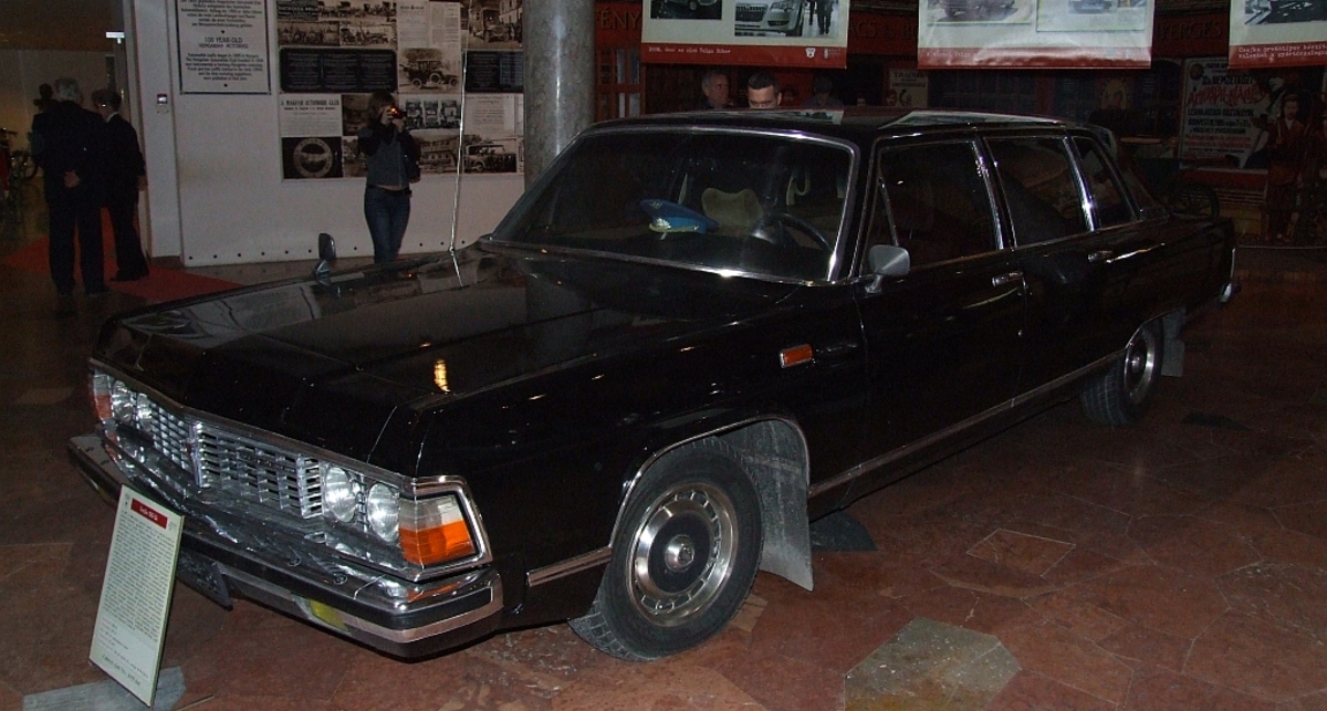 Лимузин Брежнева ушел почти за ? 200 тыс.