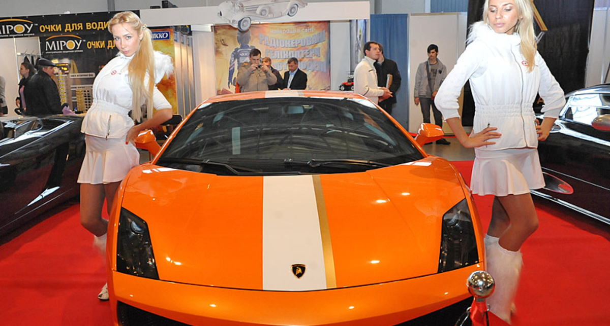 В Киев везут автораритеты на $10 млн.