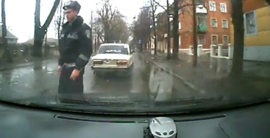 Гаишники из Харцызска пообещали "за*башить" водителя (видео)