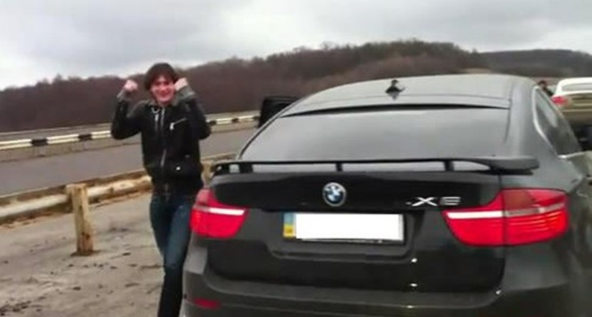 Отпрыск Кернеса летает на BMW Х6 со скоростью 260 км/час