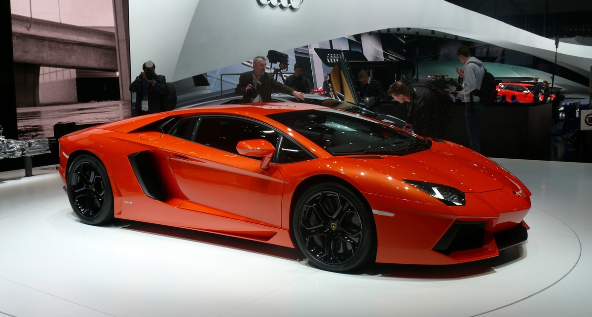 Как собрать новейший Lamborghini за 2 минуты 21 секунду? (видео)