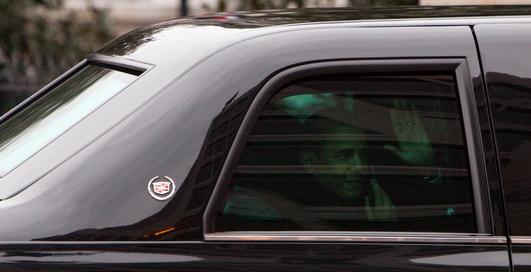 Обама "попал" в Лондоне на $8,7 млн.