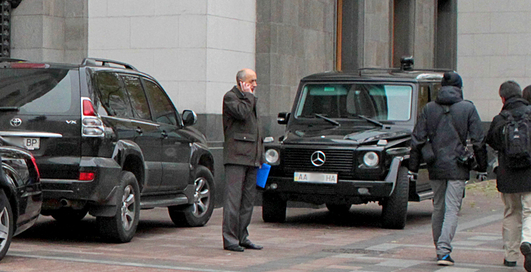 За "блатные" номера в Украине выкладывают до 27 тыс. грн.