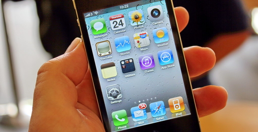 Белого iPhone 4 не будет до весны 2011 г.