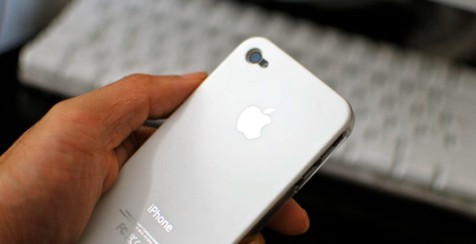 Студент продавал наборы "Белый iPhone 4 - своими руками"