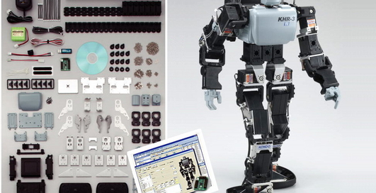 Робот стал желанным новогодним подарком (видео)