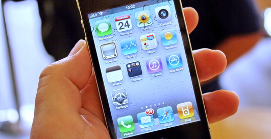 iPhone 4 наконец-то починили