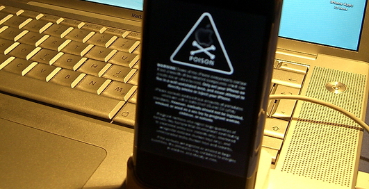 Apple iPhone предупреждает пользователя (видео)