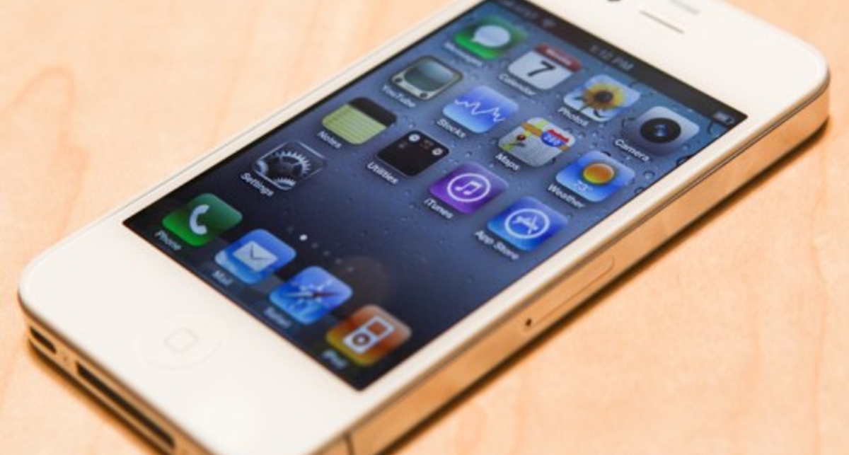 Белый iPhone 4 задерживается с выходом